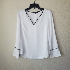 Dalia white long-sleeved V-neck blouse top, size M women, lightweight long sleev